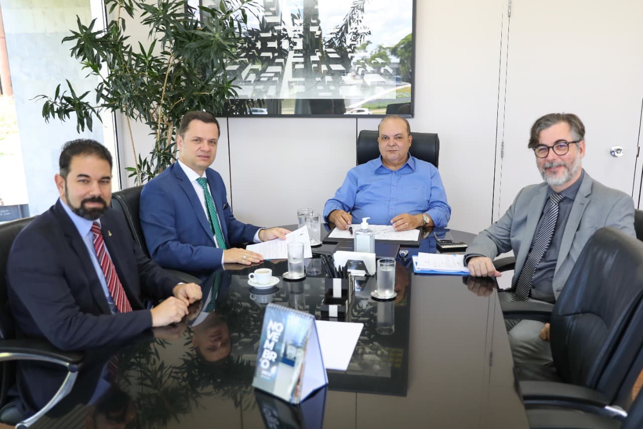 Governador formaliza proposta de reajuste de 18% para forças de segurança
