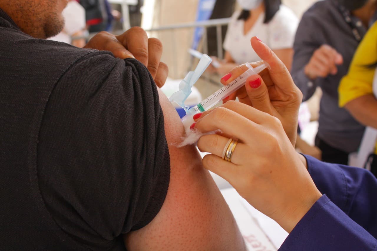Mais 13.850 doses de vacinas contra covid-19 chegam ao DF