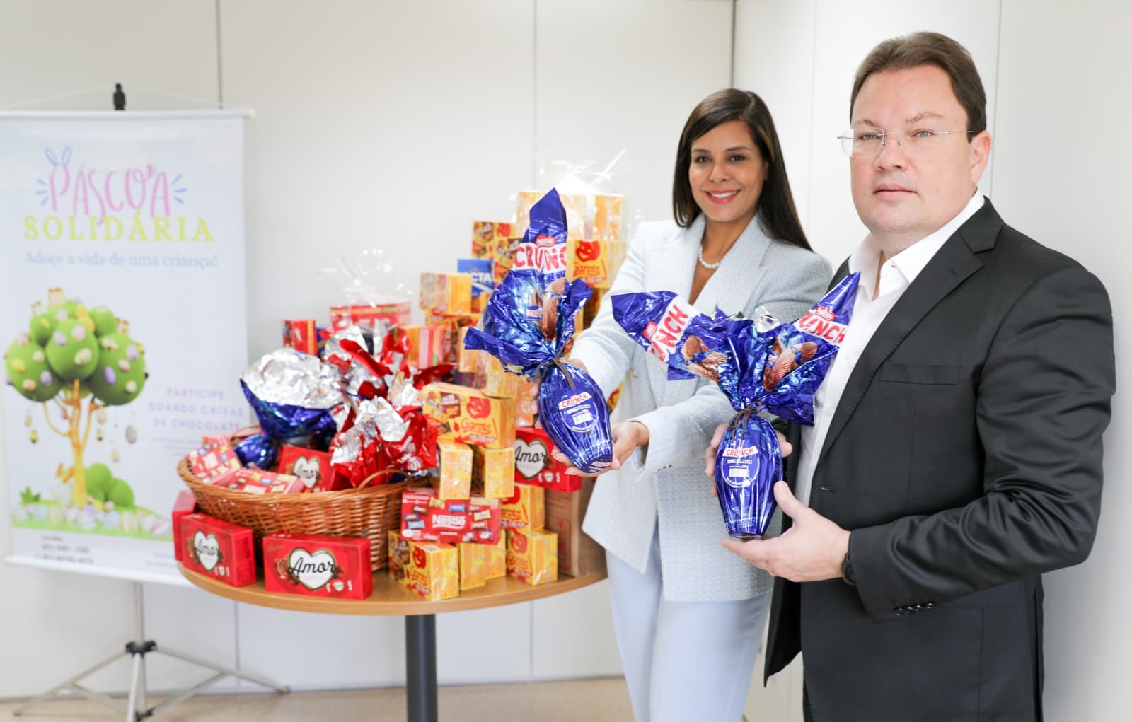 Mais de 100 kg de chocolate para adoçar o domingo de crianças carentes