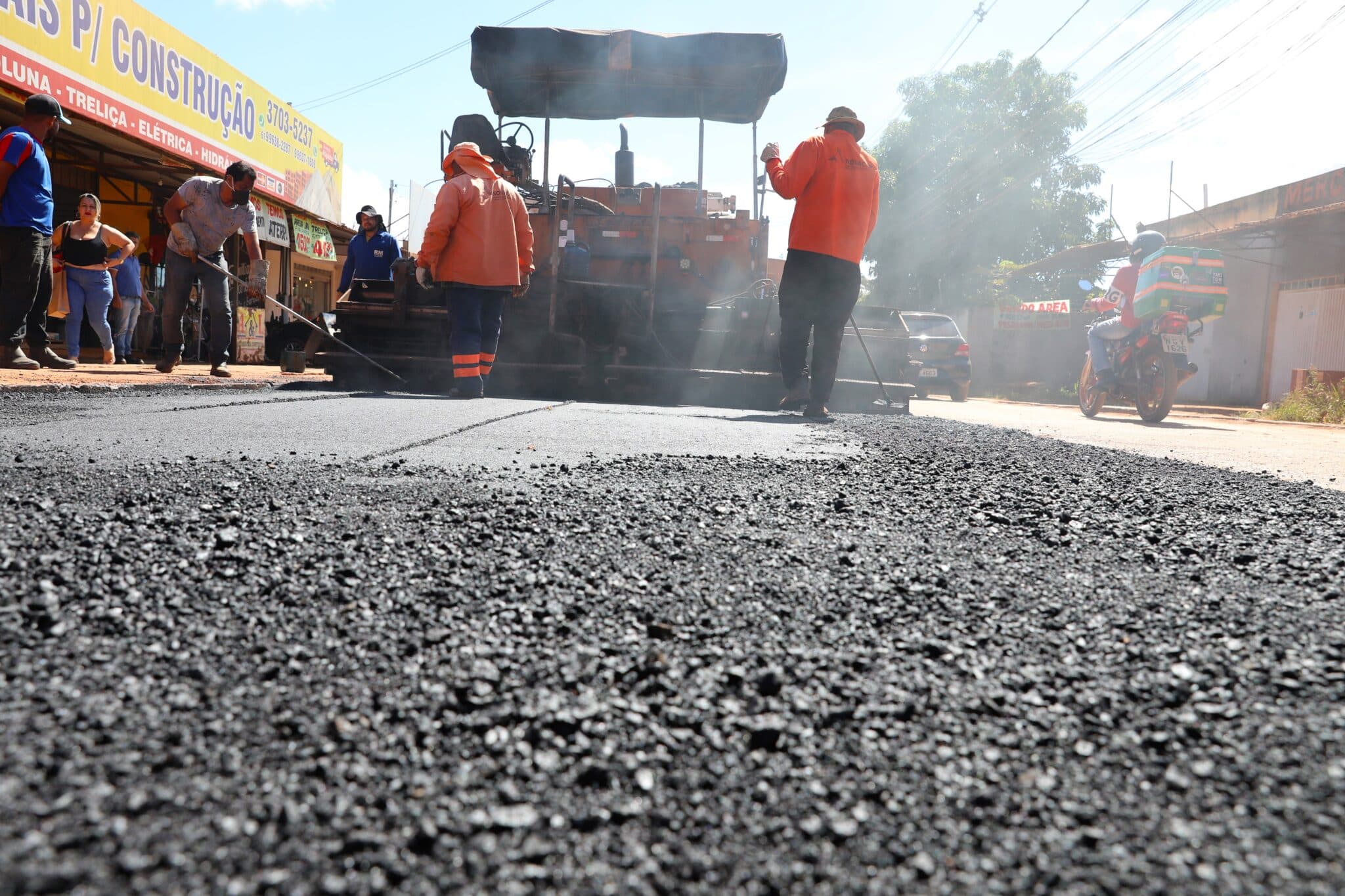 Trecho da Avenida São Sebastião ganha asfalto novo