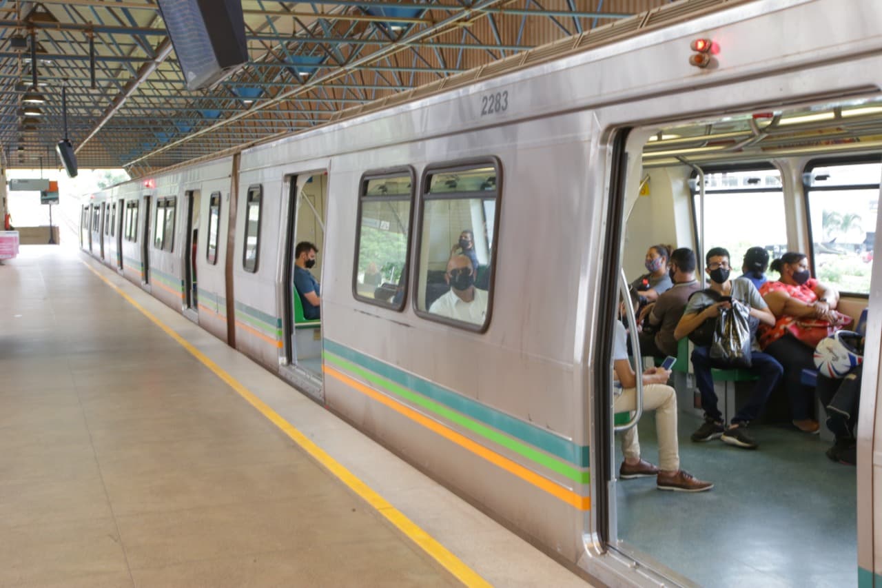 Metrô e ônibus alteram funcionamento para atender público do Enem