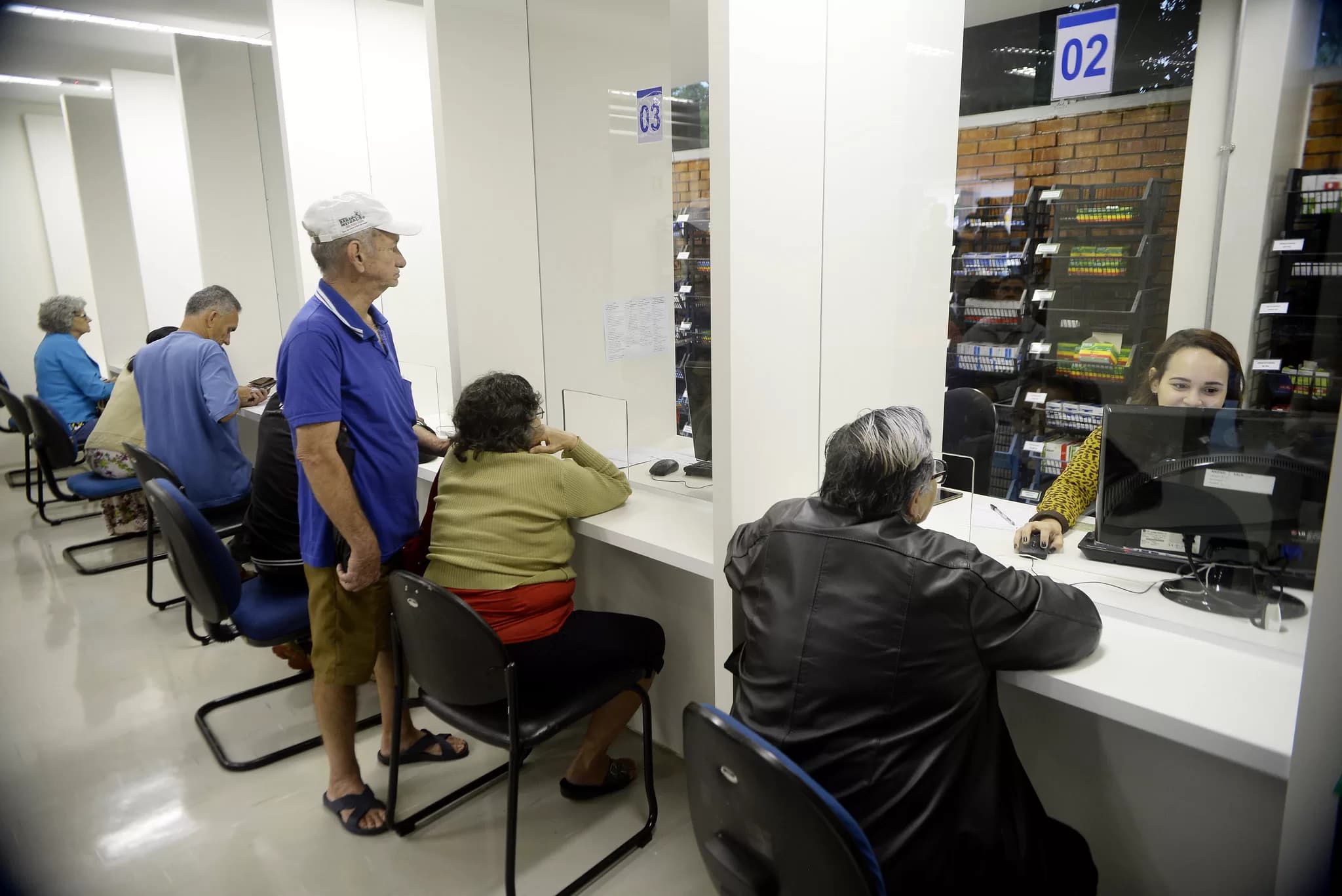 Farmácias de Alto Custo voltam a atender todos os pacientes presencialmente