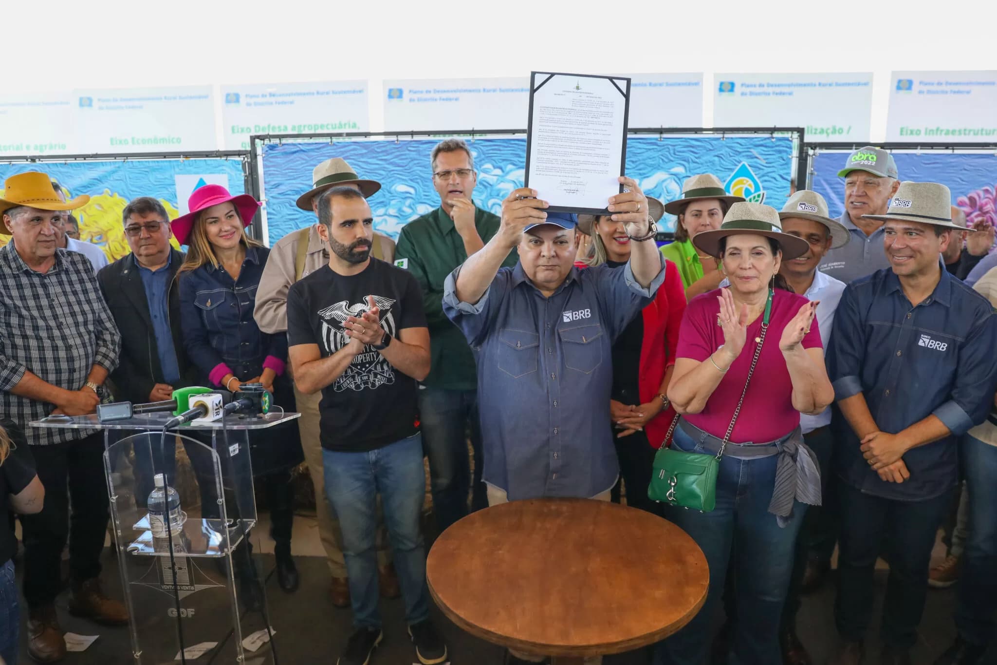 Na AgroBrasília, GDF regulariza área equivalente a 827 campos de futebol