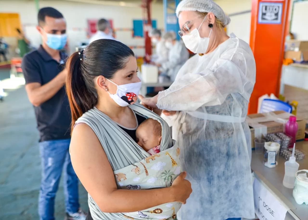 Vacina contra gripe disponível para toda a população com mais de seis meses