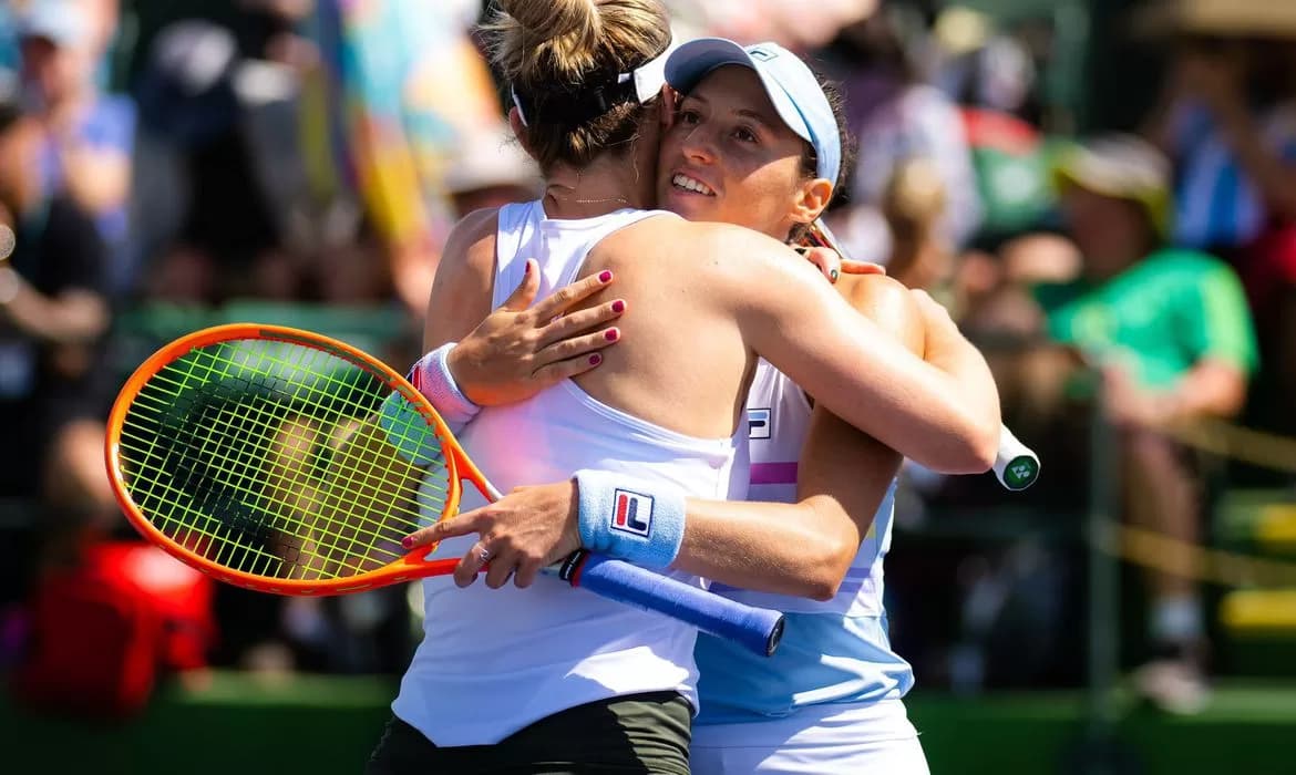 Três duplas com brasileiros se classificam às oitavas de Roland Garros