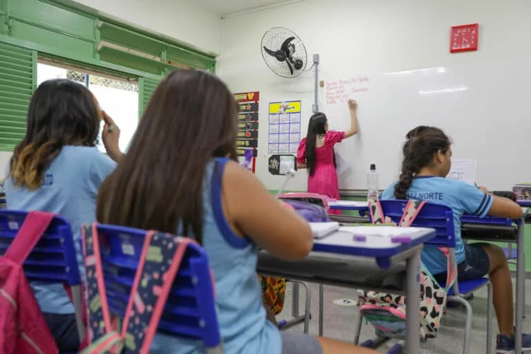 Iniciativa leva educação financeira para alunos da rede pública de ensino