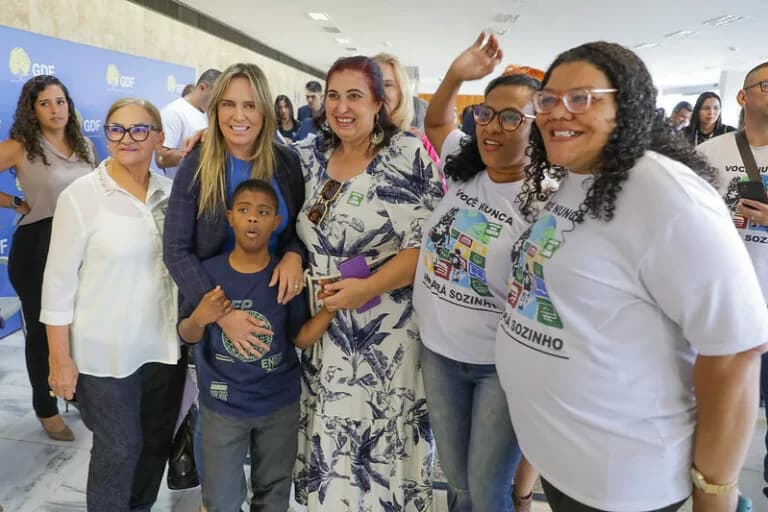 GDF sanciona lei que assegura participação de autistas em capacitações