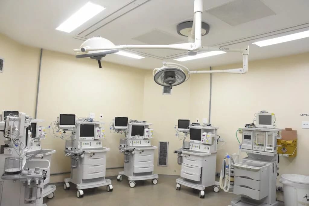 Novos aparelhos de anestesia reforçam segurança de cirurgias em hospitais
