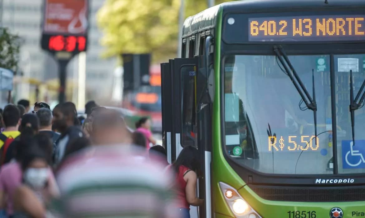 INSS estuda aceitar uso de transporte público como prova de vida