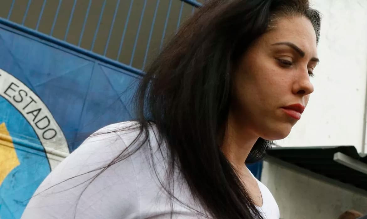 Acusada por morte do filho, Monique Medeiros volta à prisão