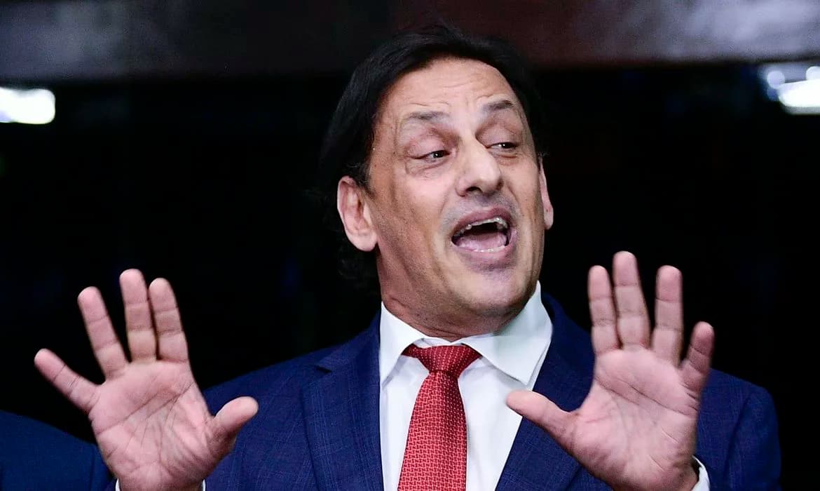 Wassef diz que comprou Rolex com próprio dinheiro e fez favor à União