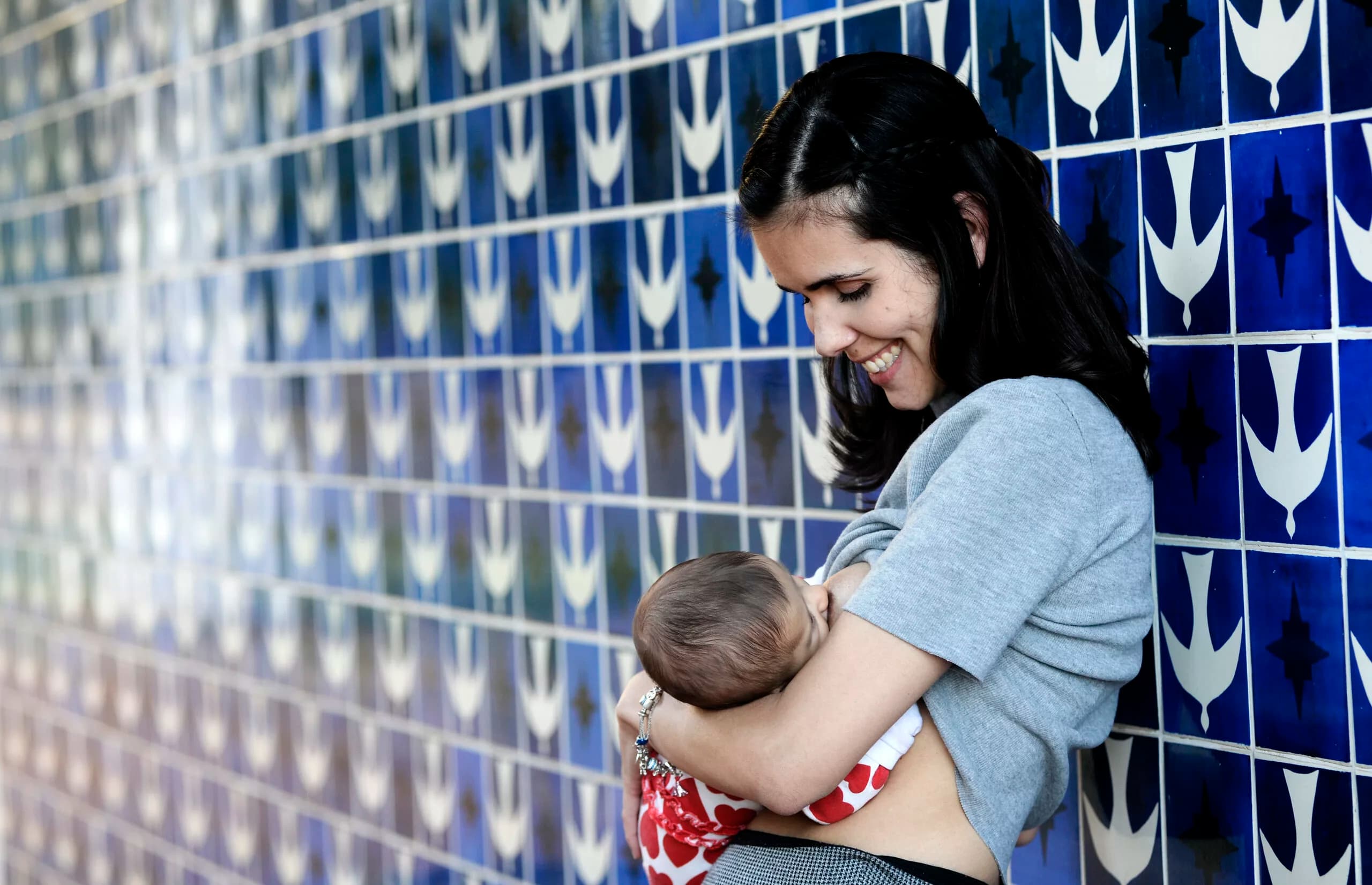 Exposição fotográfica dá visibilidade ao direito à amamentação