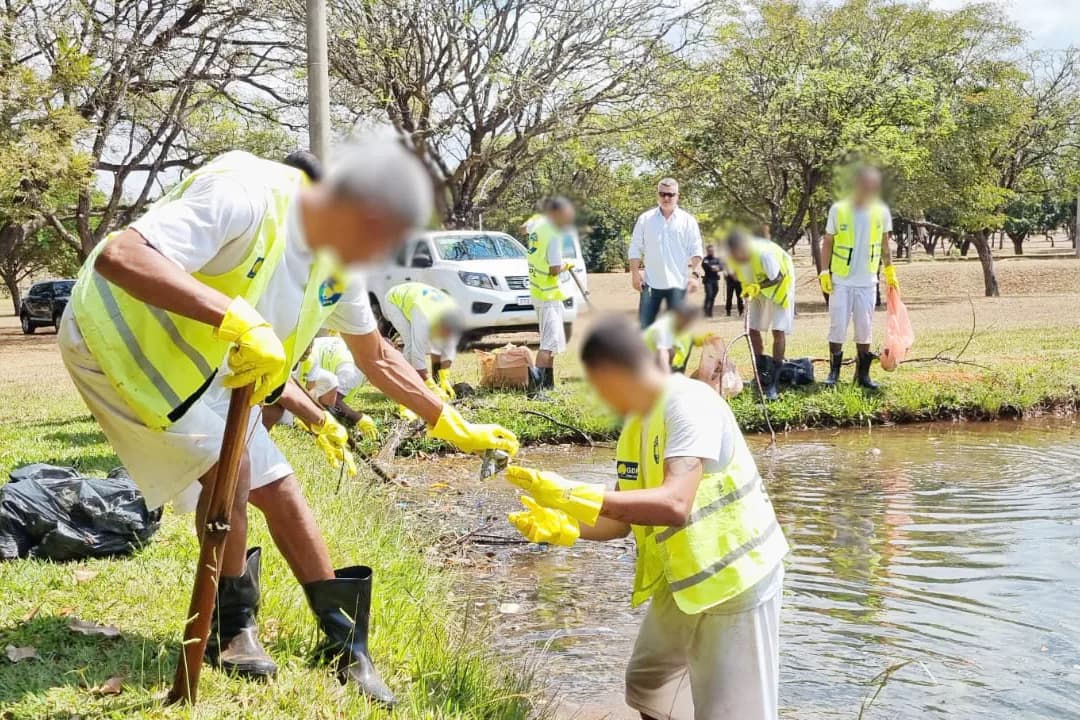 Ação do GDF retira 1,7 tonelada de lixo do lago do Parque da Cidade