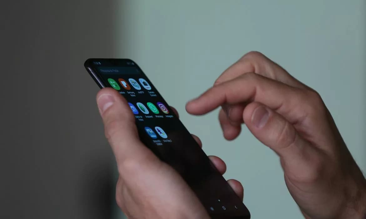 SP: app do governo é instalado sem permissão em celulares de alunos