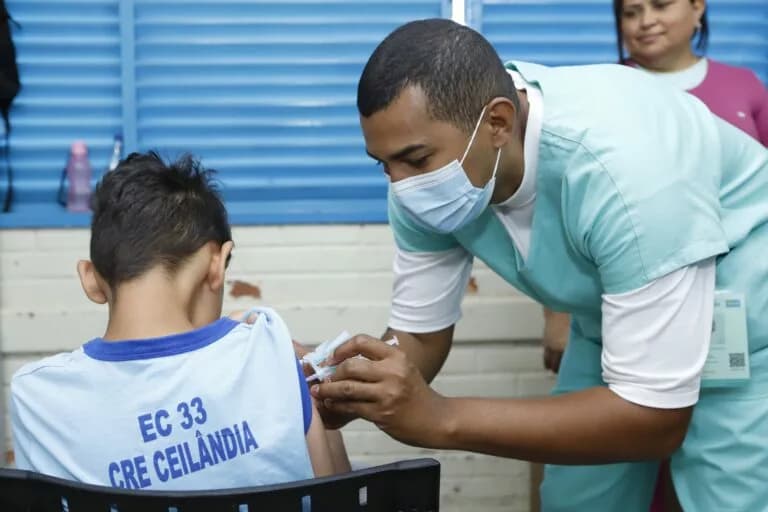 DF intensifica vacinação nas escolas e amplia cobertura entre crianças e adolescentes