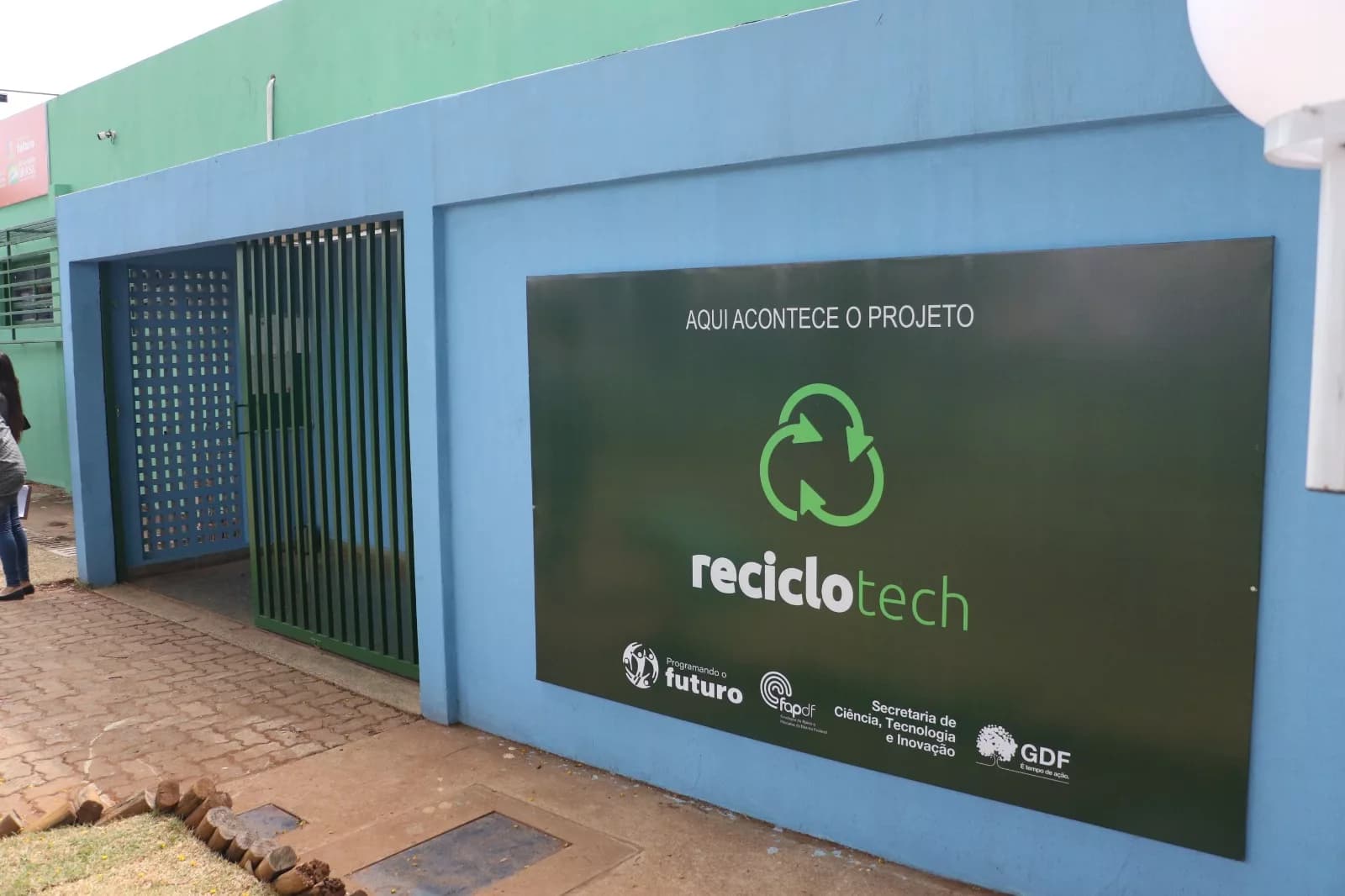 Reciclotech doa mil computadores para unidades escolares do DF