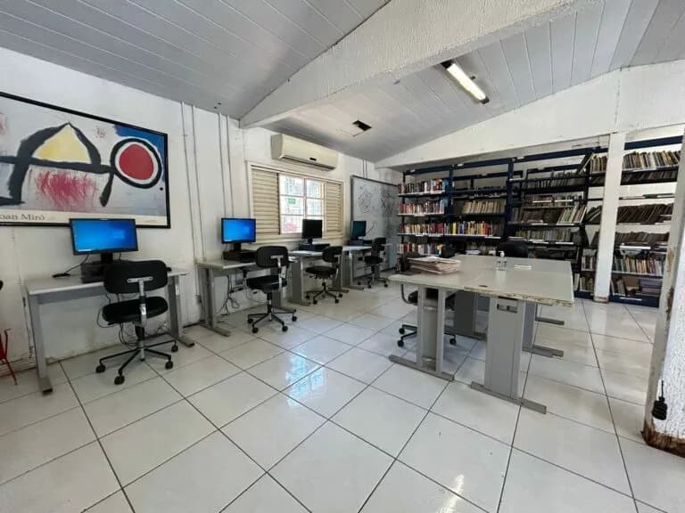 Biblioteca Nacional de Brasília ajuda a equipar outros espaços públicos