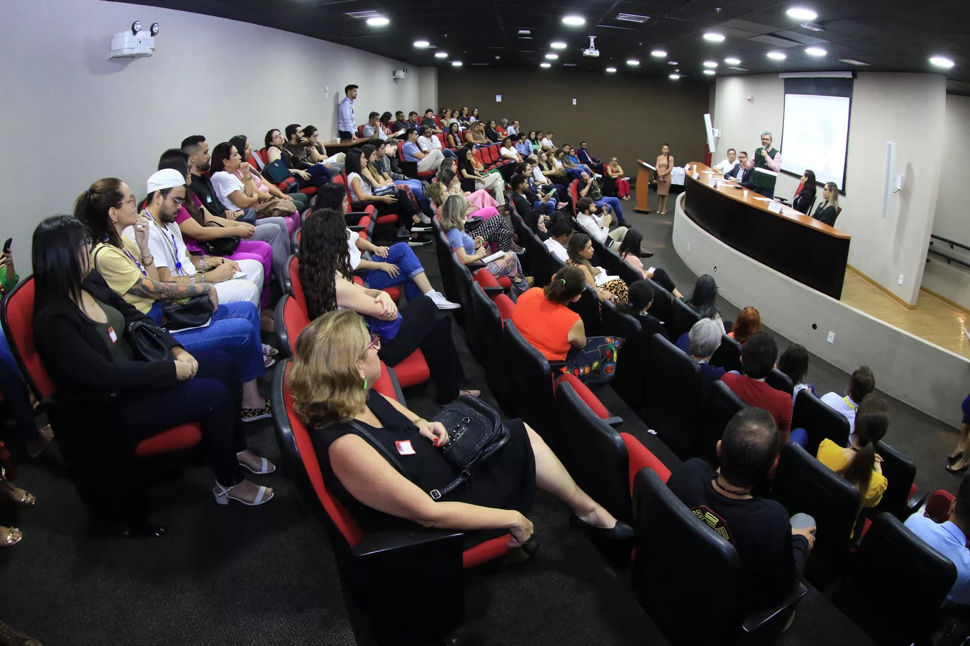 Programa Mais Médicos reforça saúde do DF com 75 profissionais