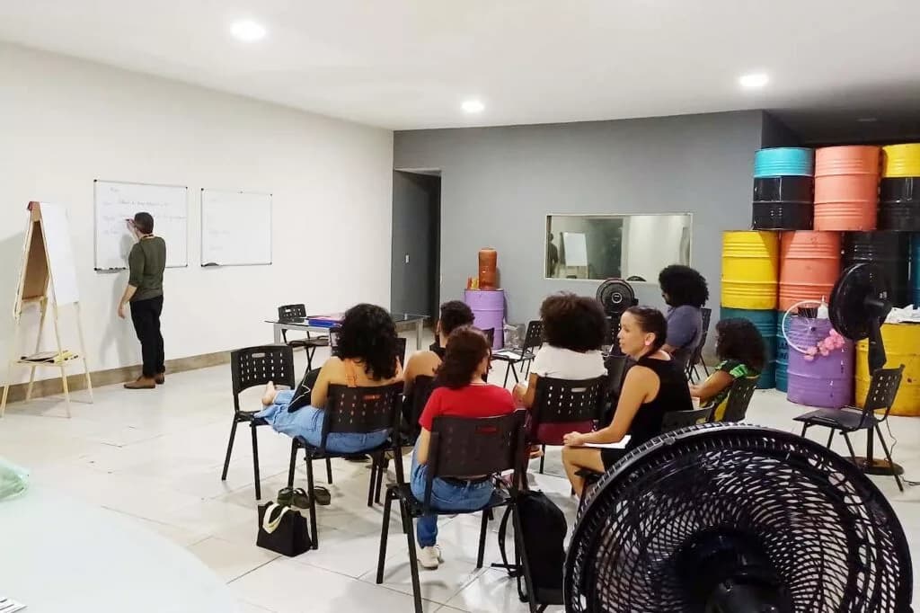 Projeto de capacitação profissional leva cultura ao Setor Comercial Sul