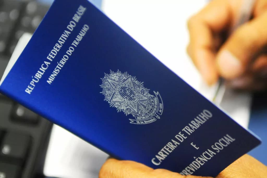 Salários nas agências do trabalhador desta terça chegam a R$ 3,5 mil