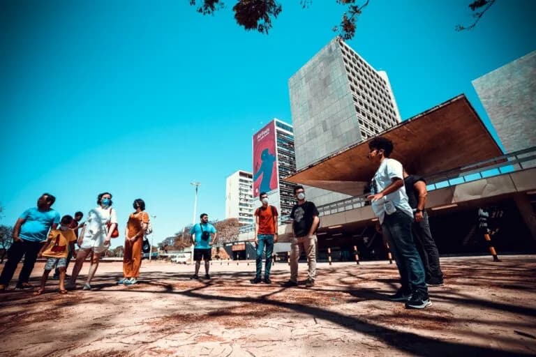 Passeio turístico pelo Setor Comercial Sul resgata histórias da região