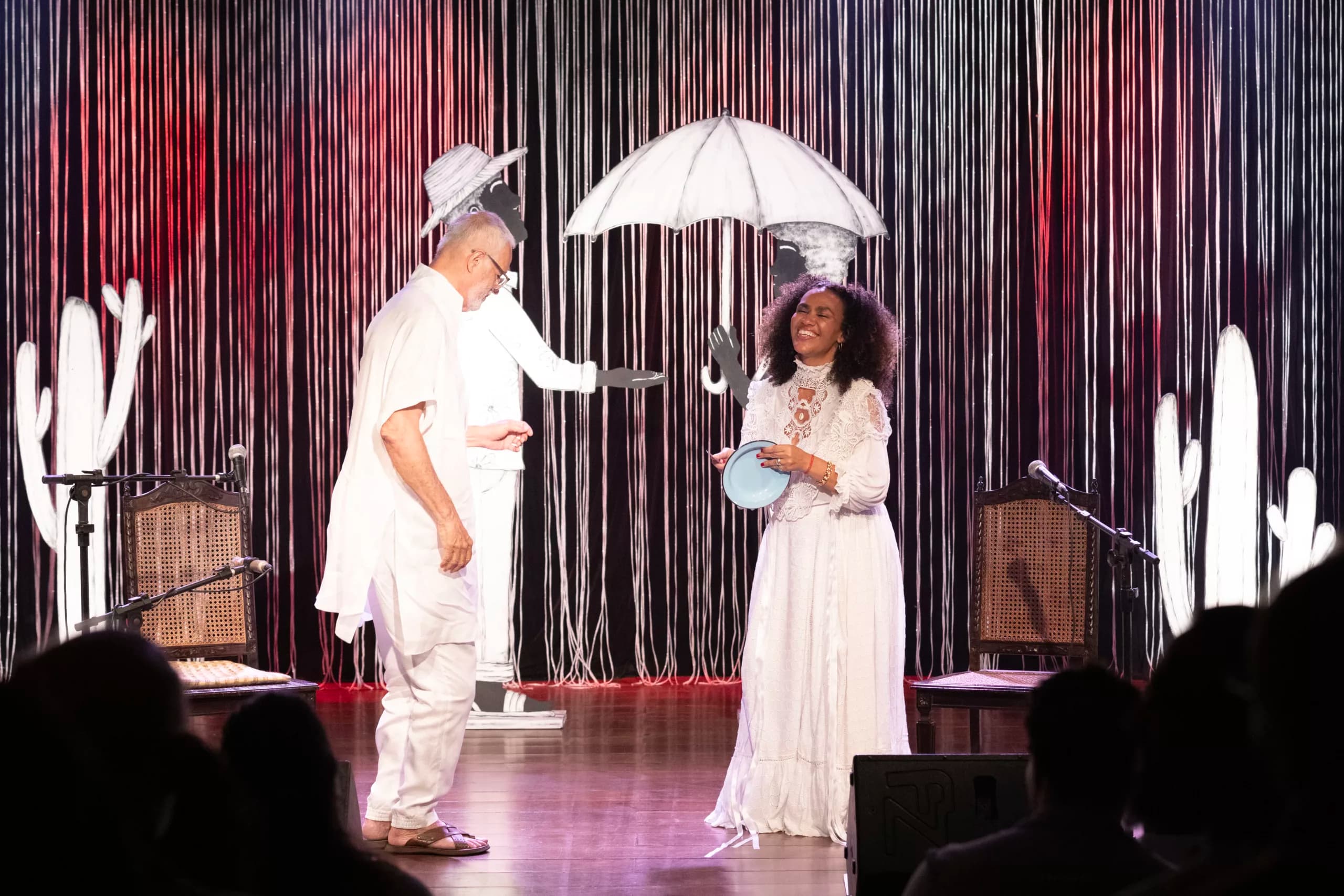A cantora Mariene de Castro e o músico Roberto Mendes fazem show em Brasília