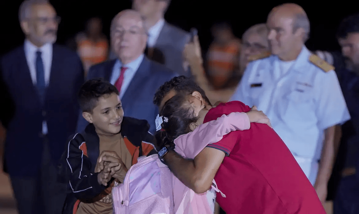 Clima de emoção marcou chegada de brasileiros da Faixa de Gaza