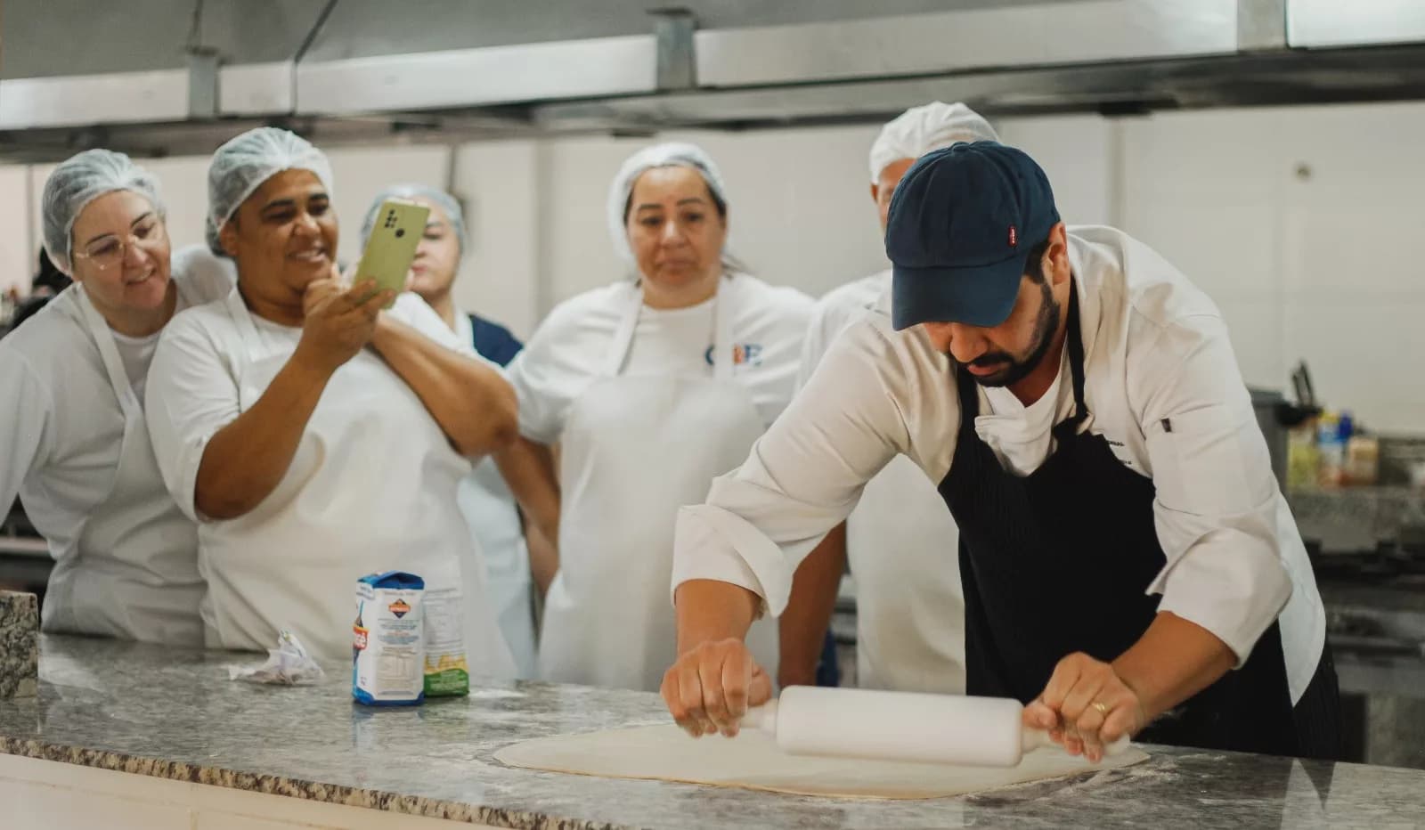 Festival de Comida de Rua promove oficina gratuita de bolos natalinos