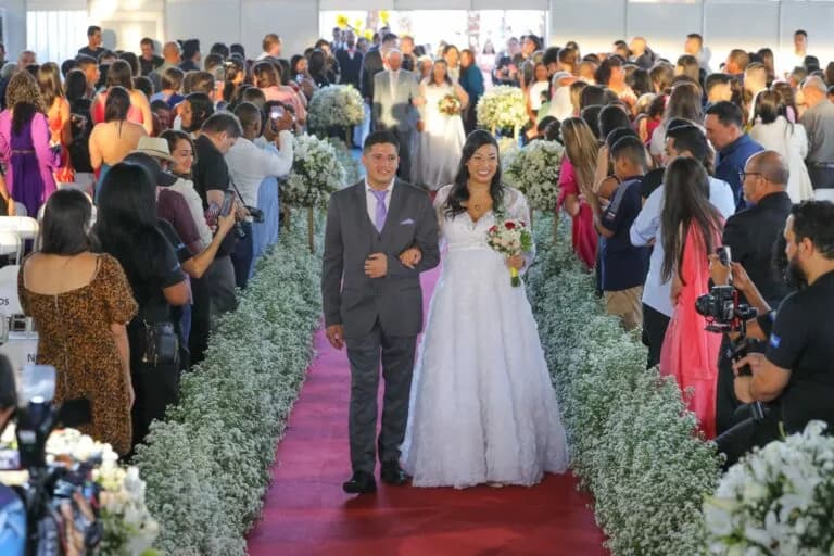 51 casais oficializam a união em casamento comunitário no Pontão