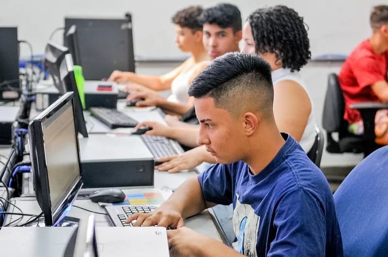 Área de tecnologia tem vagas de emprego com salário de R$ 8,8 mil