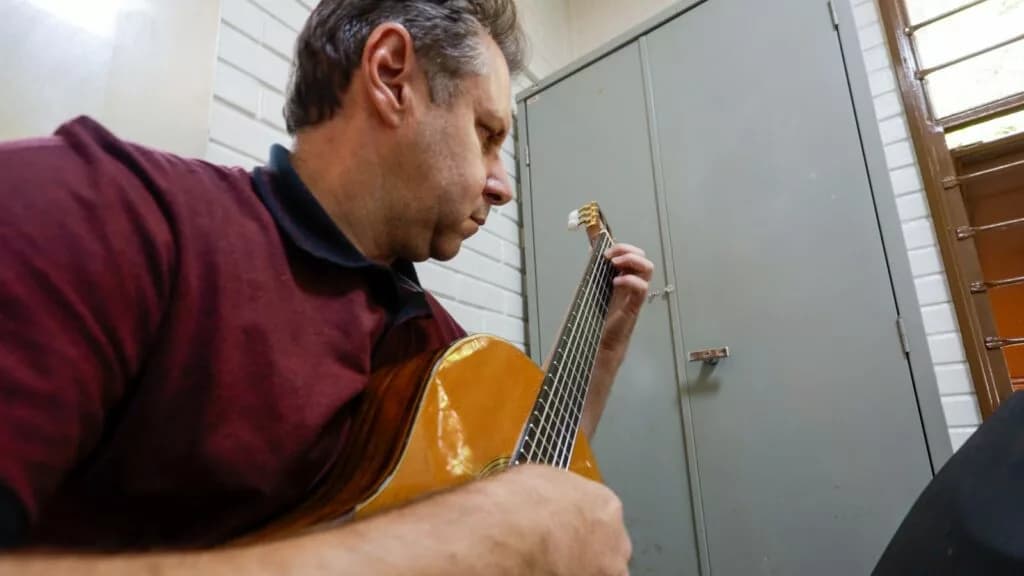 Últimos dias de inscrição para aulas de violão, com 480 vagas gratuitas