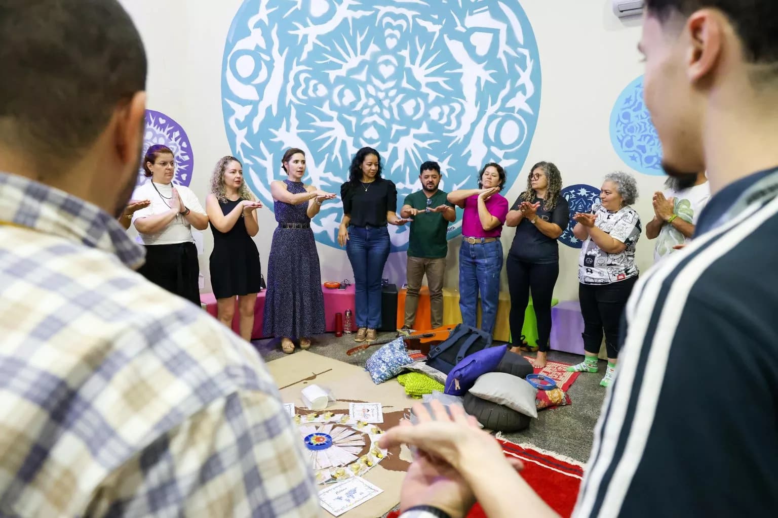 Professores formados em Terapia Comunitária Integrativa debatem saúde mental