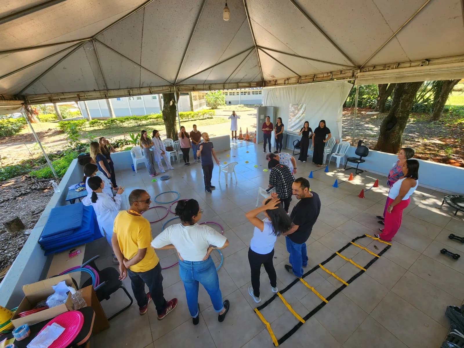 Circuito multissensorial previne quedas e promove interação social a idosos