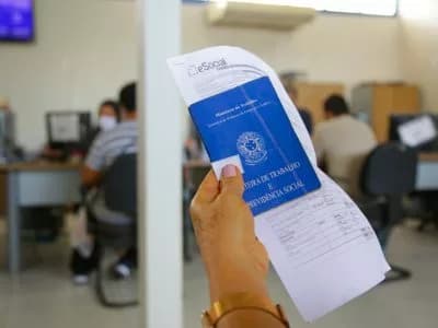 Agências do trabalhador têm 339 vagas e salários de até R$ 6 mil nesta sexta (12)