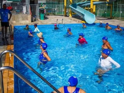 Projeto de Inclusão Socioesportiva abre 455 vagas para natação e hidroginástica