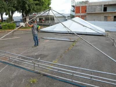 Dengue: Equipes trabalham na montagem de tendas no Guará, Planaltina e Gama