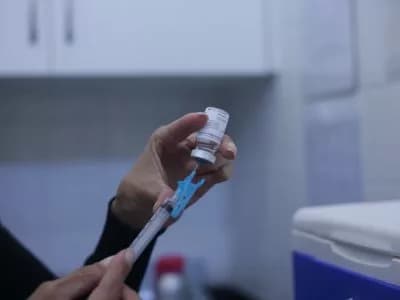 Vacina contra a gripe é aplicada em bebês com mais de 6 meses e adultos em 100 salas no DF