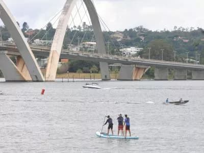 Lago Paranoá é opção de lazer para o feriado prolongado