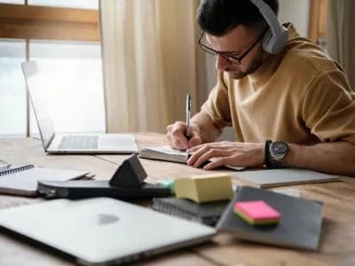 Programa de bolsas de estudo tem inscrições abertas para o segundo semestre