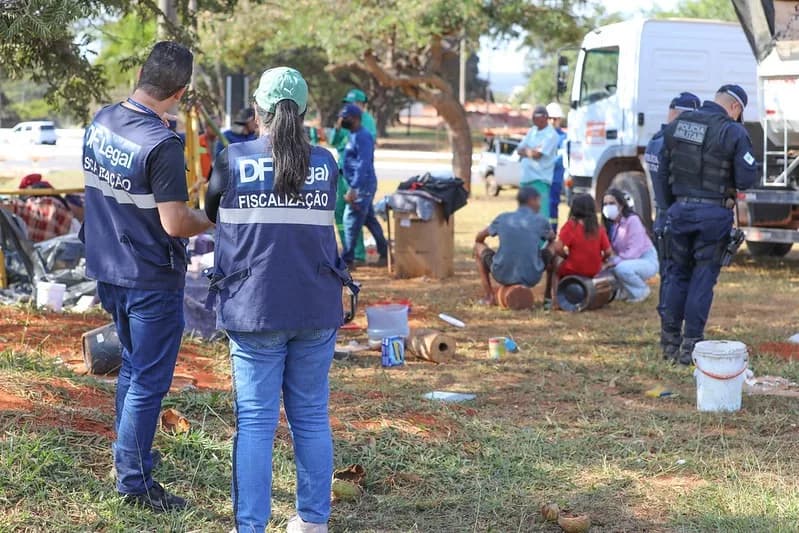 Pessoas em situação de rua são acolhidas em ação-rescaldo realizada pelo GDF