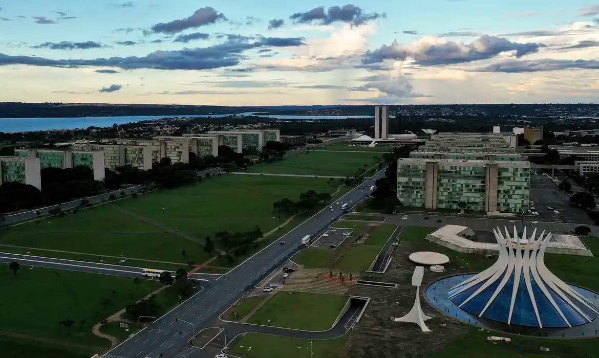 Governo estende prazo para adaptação a regras do teletrabalho