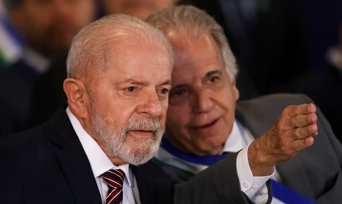 Lula diz que alistamento feminino dará diversidade às Forças Armadas