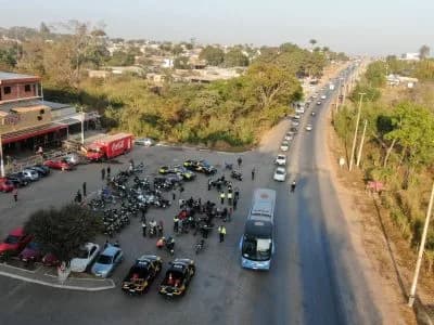 Motociclistas passam por fiscalização na DF-280