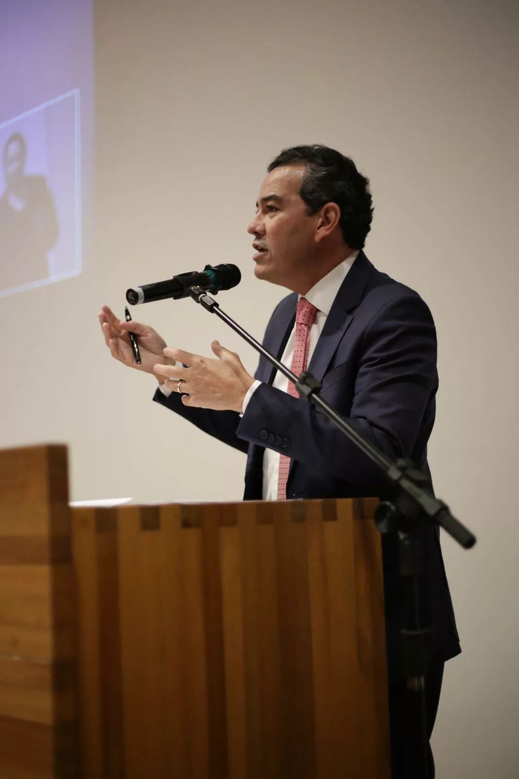 Juristas se reúnem na Câmara Legislativa para homenagem ao Dia do Advogado