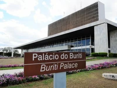 Governador Ibaneis Rocha assina decreto que institui política de enfrentamento a assédio moral e sexual