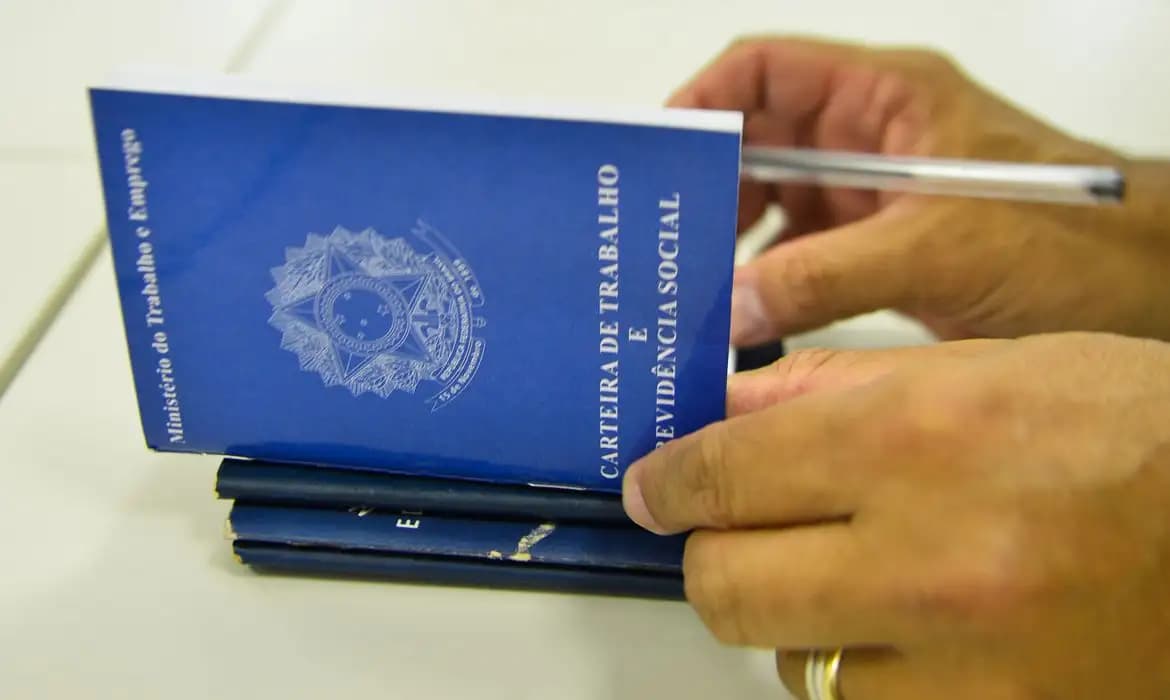 Agências do trabalhador oferecem 780 vagas com salários de até R$ 4 mil nesta quinta-feira (17)