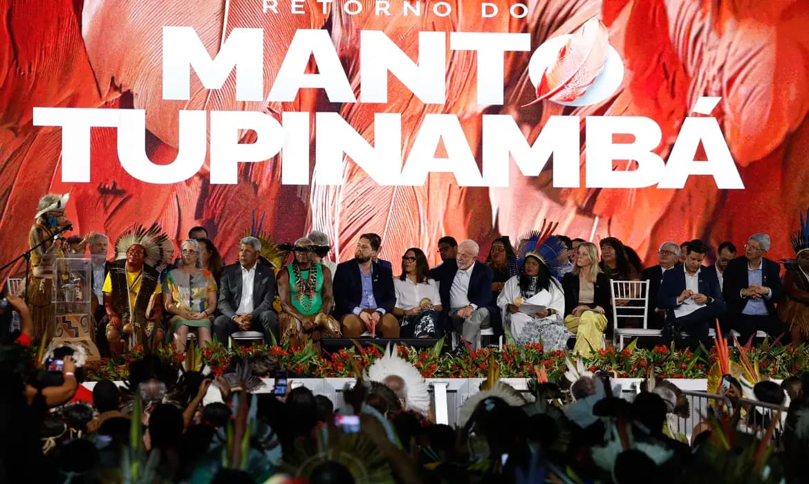 Evento do Manto Sagrado Reúne Tupinambás e Reforça Pedido de Demarcação de Terras ao Presidente Lula
