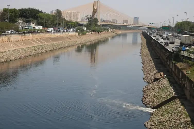 Piora na poluição do rio Tietê: mancha cresce 29% em 2024