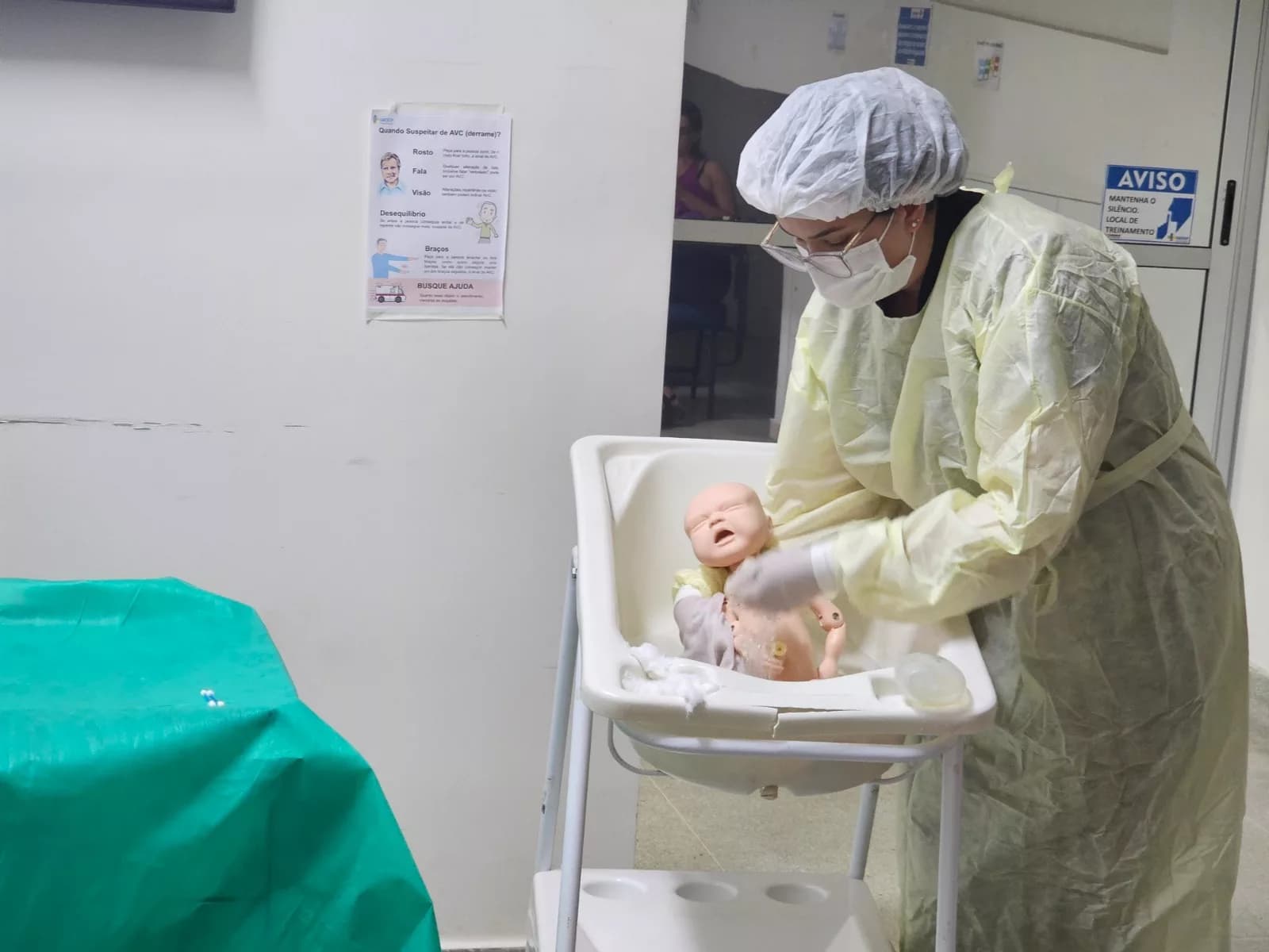 Profissionais do HRSM participam de capacitação sobre cuidados com recém-nascidos