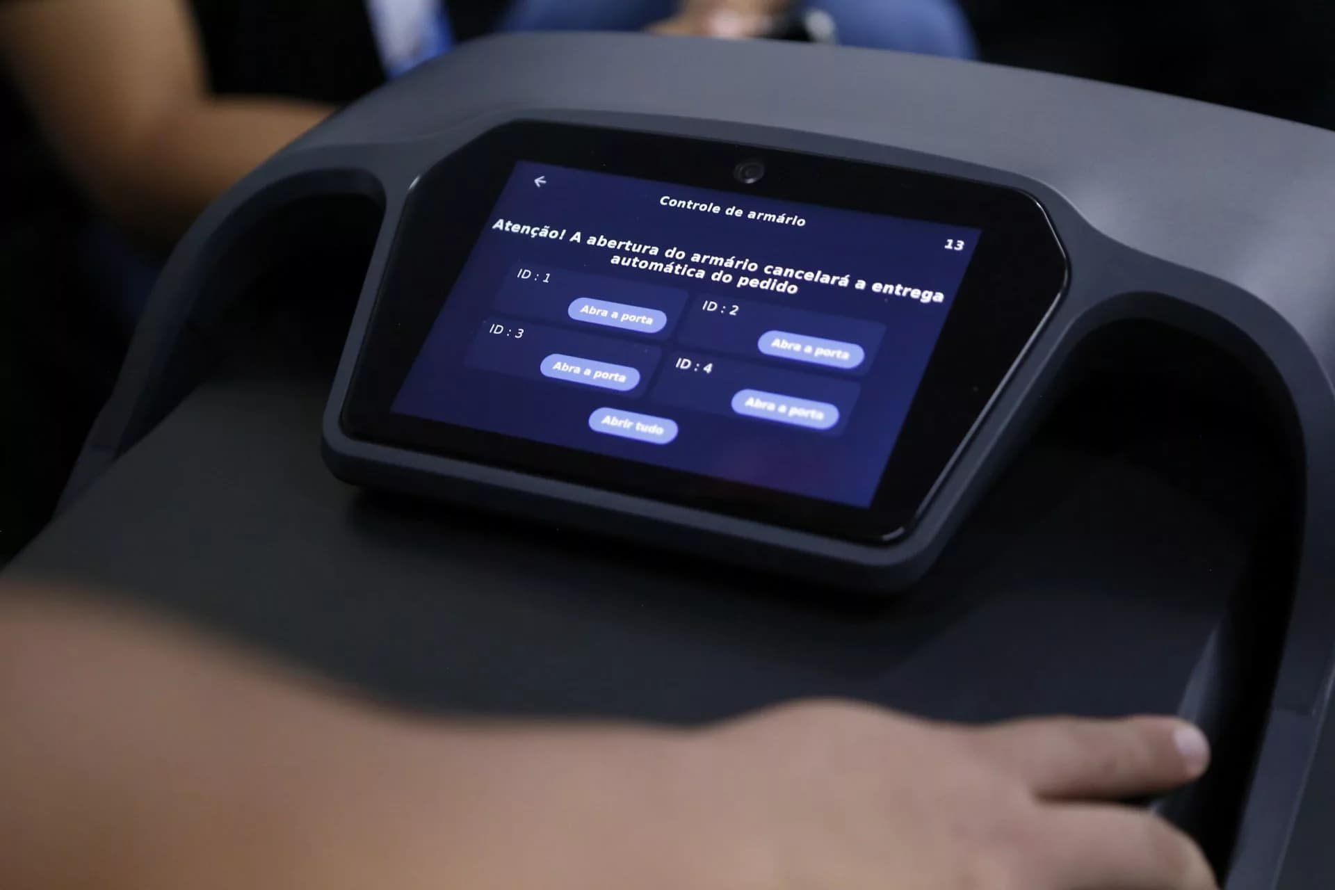 Hospital de Base Inicia Testes com Robô para Dispensação de Medicamentos